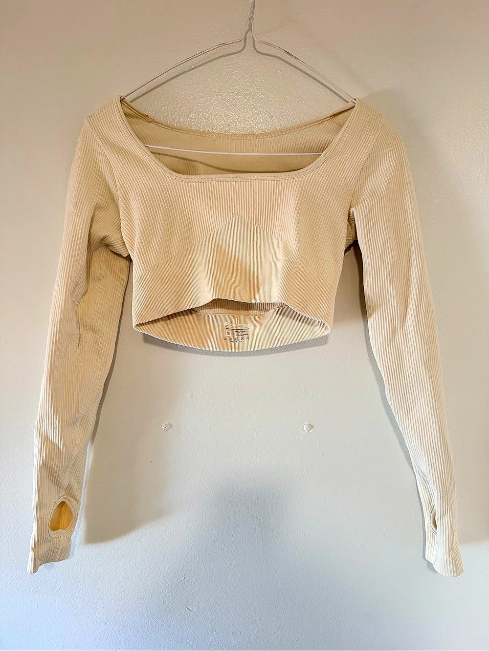 OQQ Ribbed Long Sleeve Crop Top in Cream Size Small